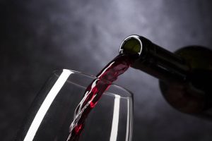 manfaat-minuman-anggur-merah(1) - KhasiatSehat.com